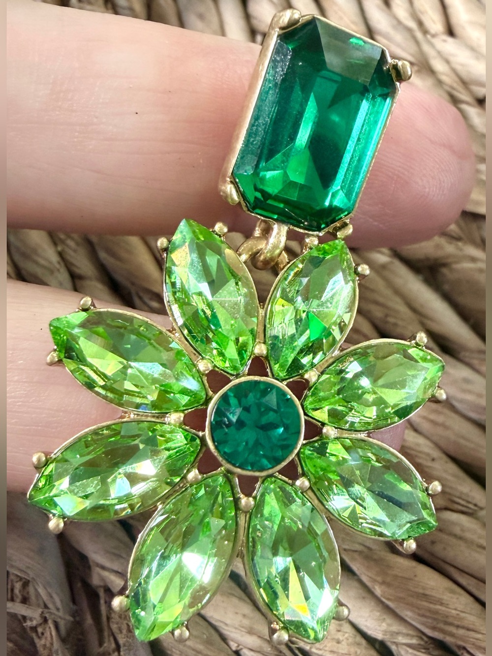 Oscar de la Renta Earrings - Sparkling Green Flower Crystal Dangle Drop✨Post✨